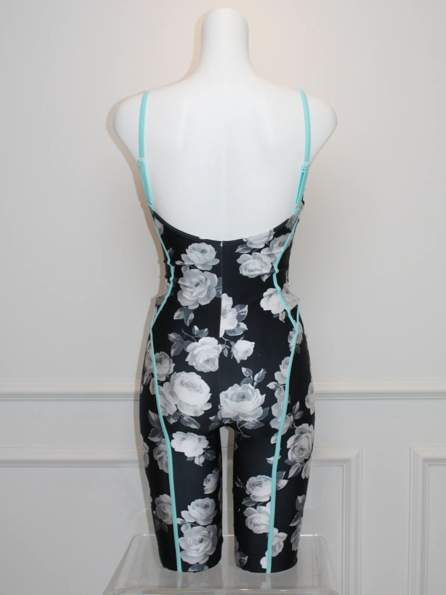 Black Base White Rose